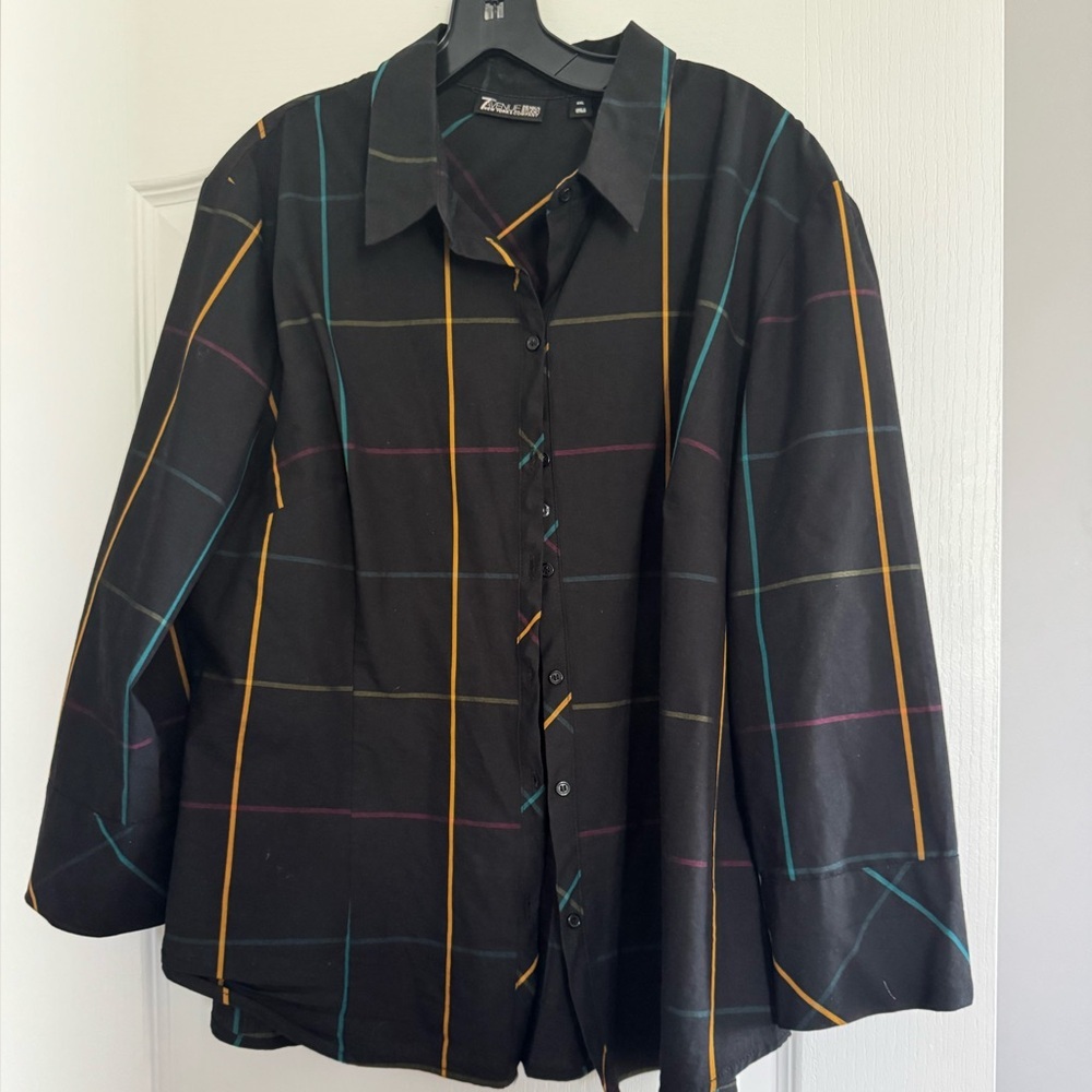 7th Avenue beautiful  button down shirt. Spring/summer season start